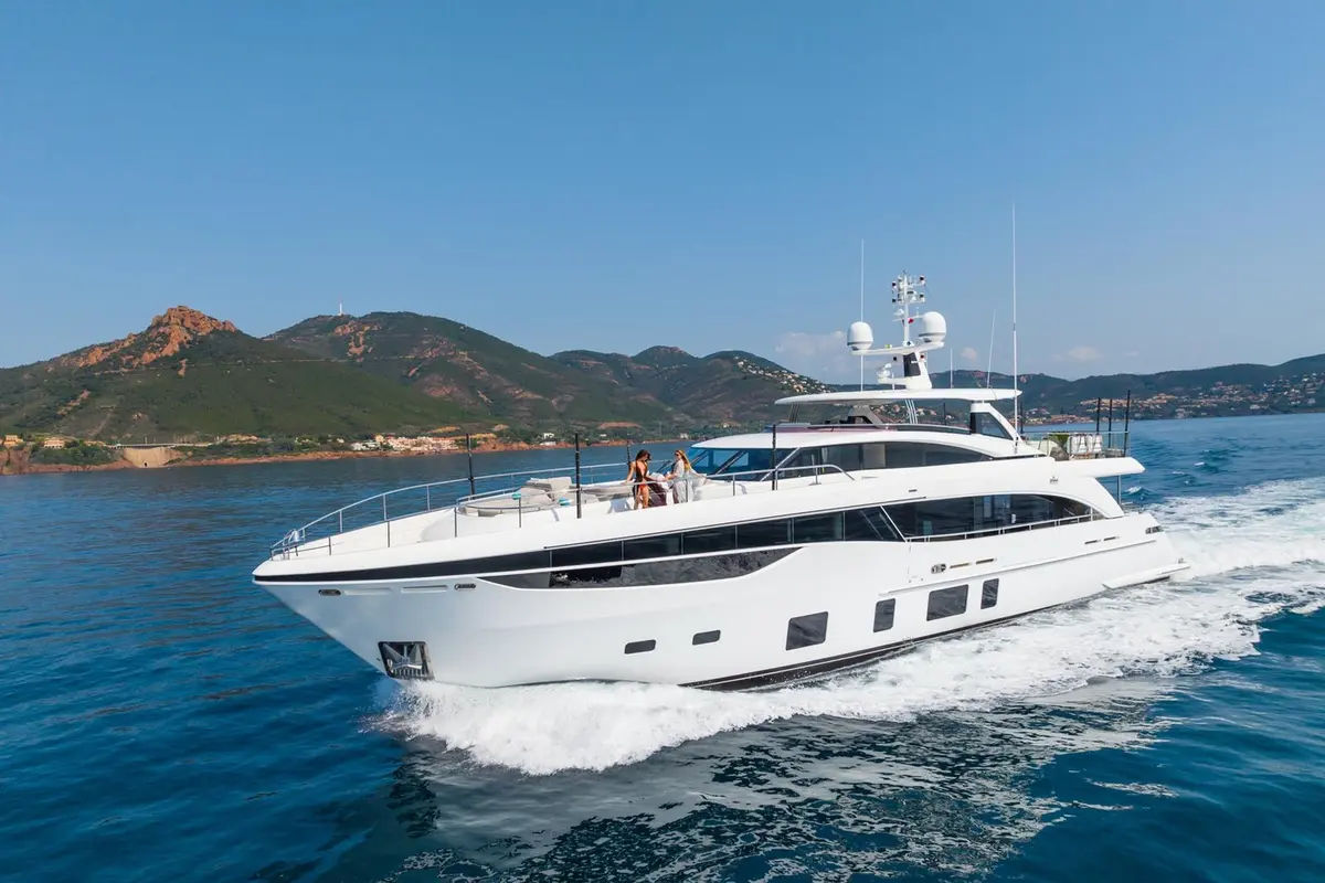 Princess 35M, salon — Yacht Hire Saint-Tropez, Saint-Tropez. Princess 35M — 35m