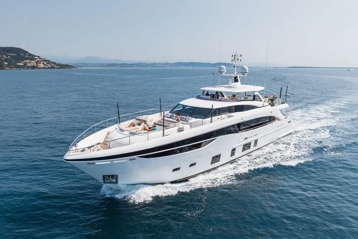 Princess 35M, master cabin — Yacht Hire Saint-Tropez, Saint-Tropez. Princess 35M — 35m