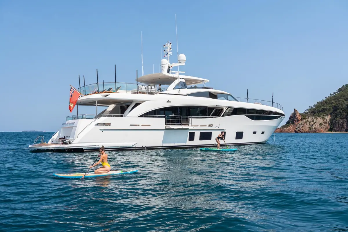 Princess 35M, flybridge — Yacht Hire Saint-Tropez, Saint-Tropez. Princess 35M — 35m