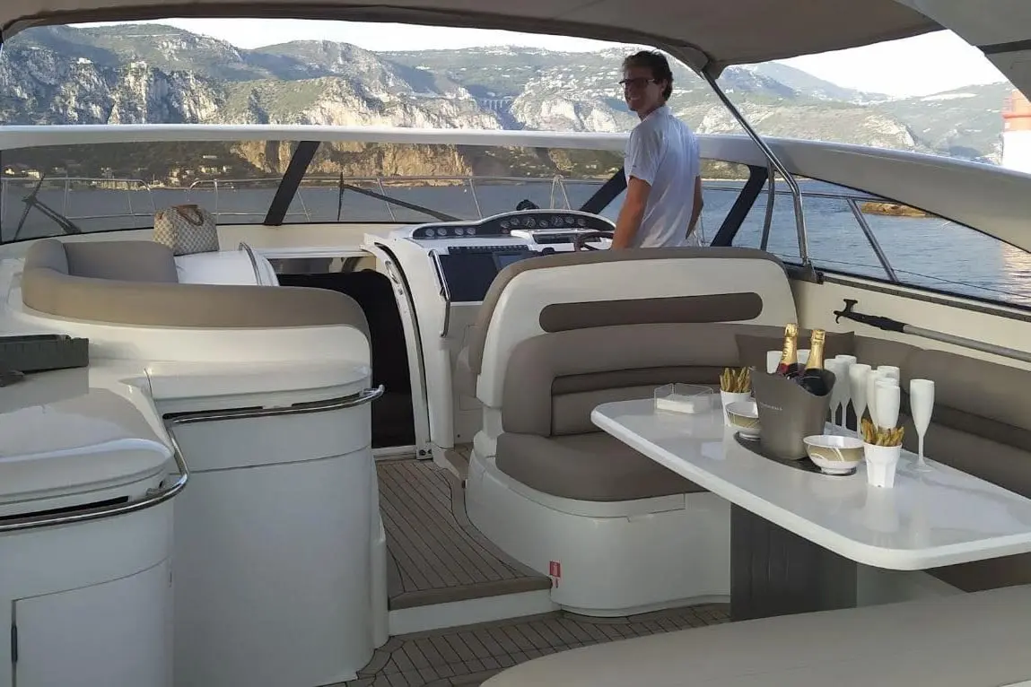 Princess 50, main deck — Yacht Hire Saint-Tropez, Saint-Tropez. Princess 50 — 15.5m