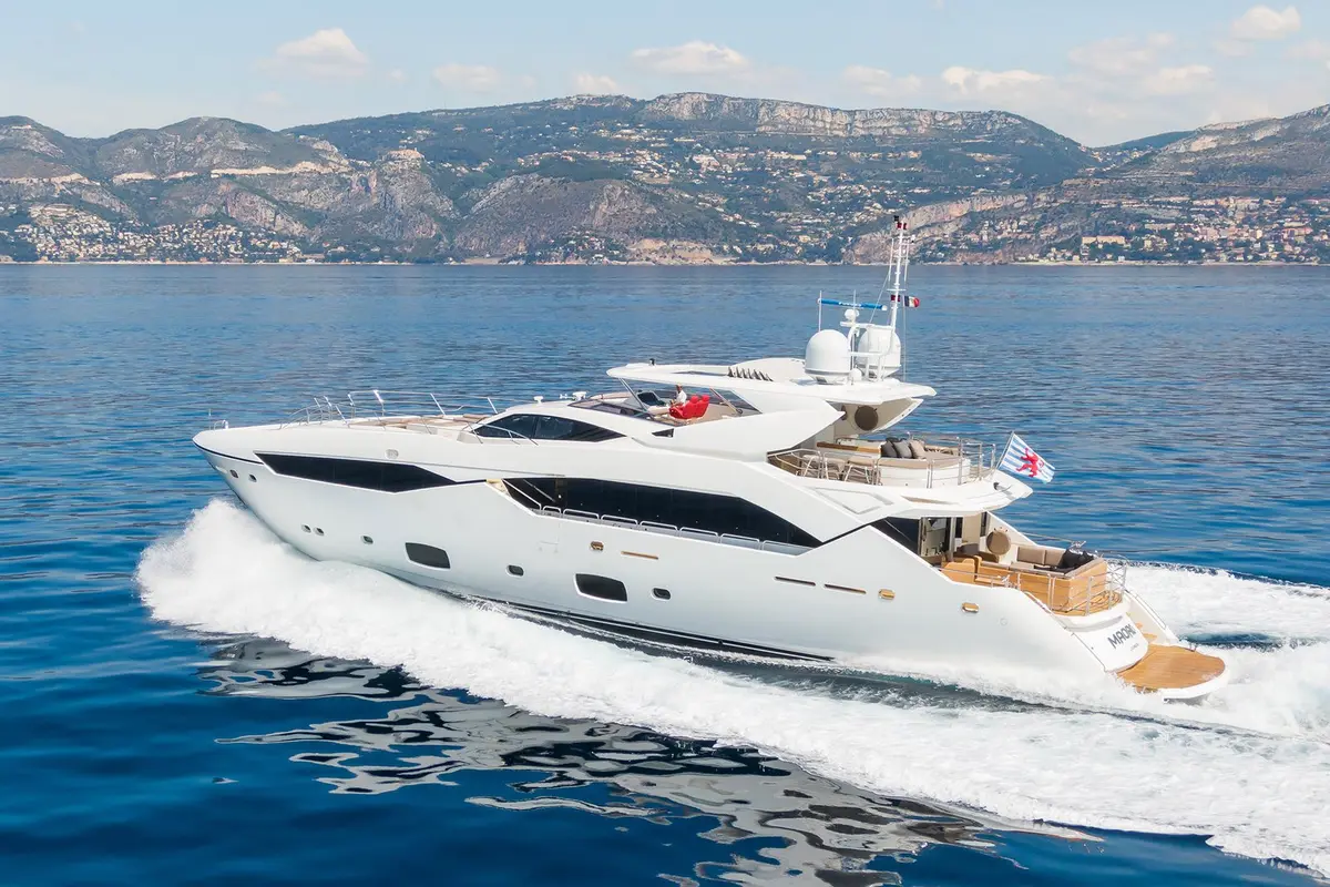 Princess 50, flybridge — Yacht Hire Saint-Tropez, Saint-Tropez. Princess 50 — 15.5m