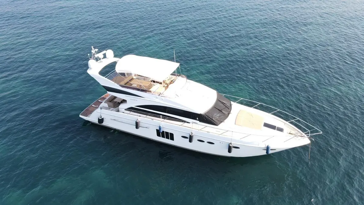 Princess 64 Fly, salón — Yacht Hire Saint-Tropez, Saint-Tropez. Princess 64 Fly — 20m