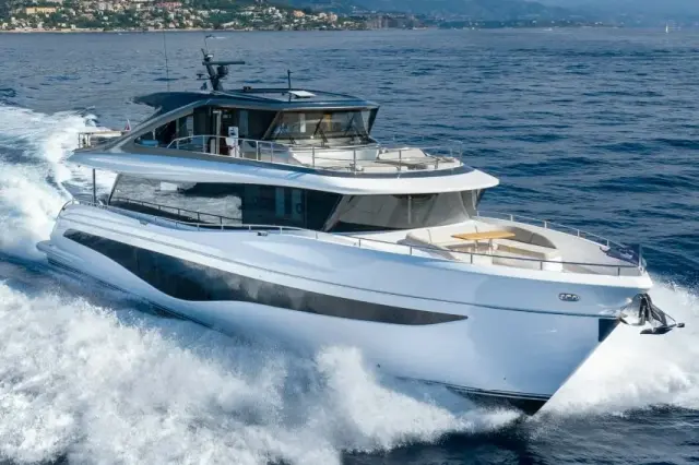 Princess Y80 — Yacht Hire Saint-Tropez, Saint-Tropez