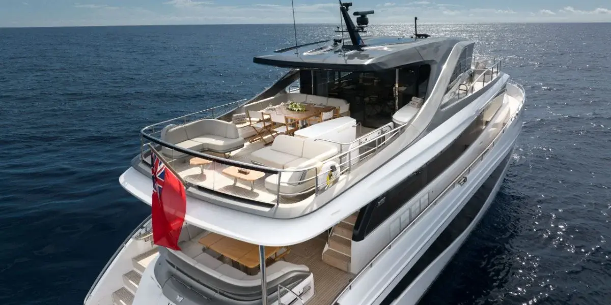 Princess Y80, cubierta principal — Yacht Hire Saint-Tropez, Saint-Tropez. Princess Y80 — 25m
