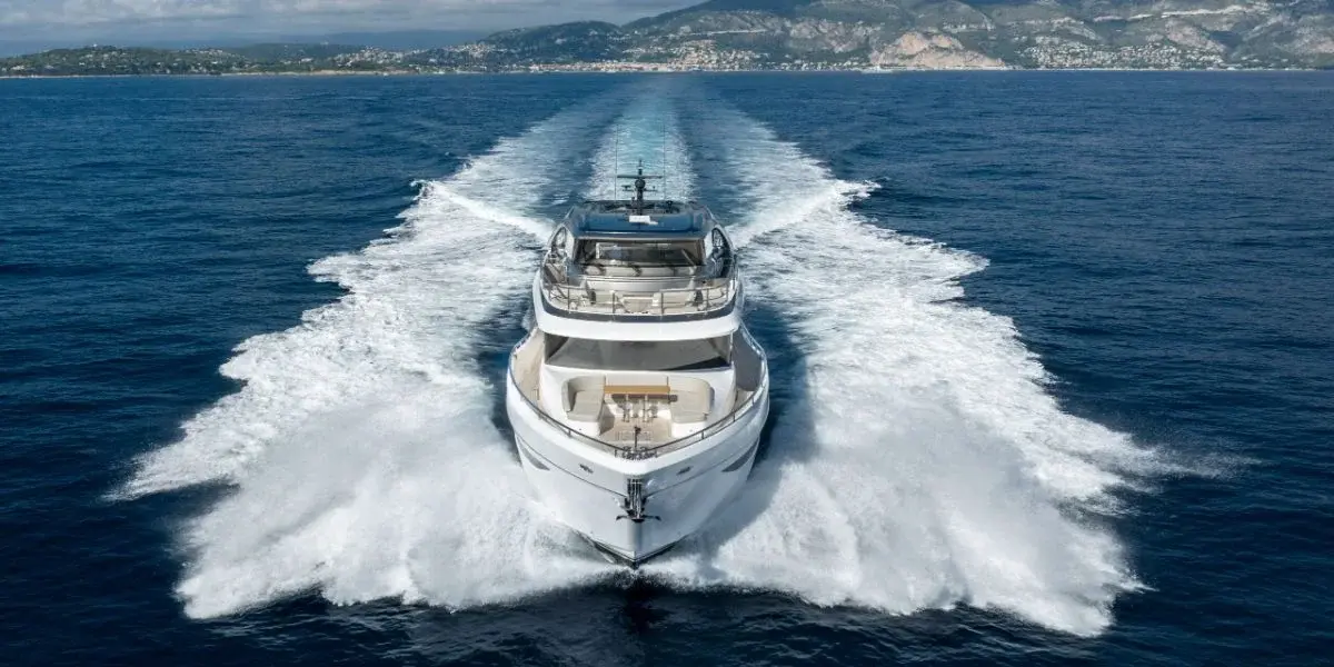 Princess Y80, cubierta de popa — Yacht Hire Saint-Tropez, Saint-Tropez. Princess Y80 — 25m