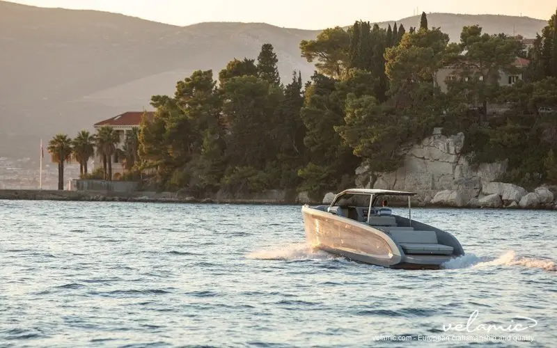 Rand Escape 30, main deck — Yacht Hire Saint-Tropez, Saint-Tropez. Rand Escape 30 — 9m