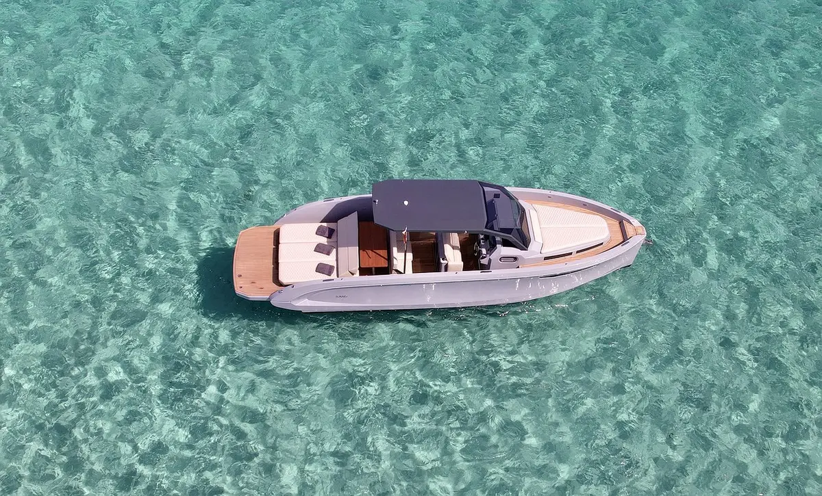 Rand Escape 30, aft deck — Yacht Hire Saint-Tropez, Saint-Tropez. Rand Escape 30 — 9m