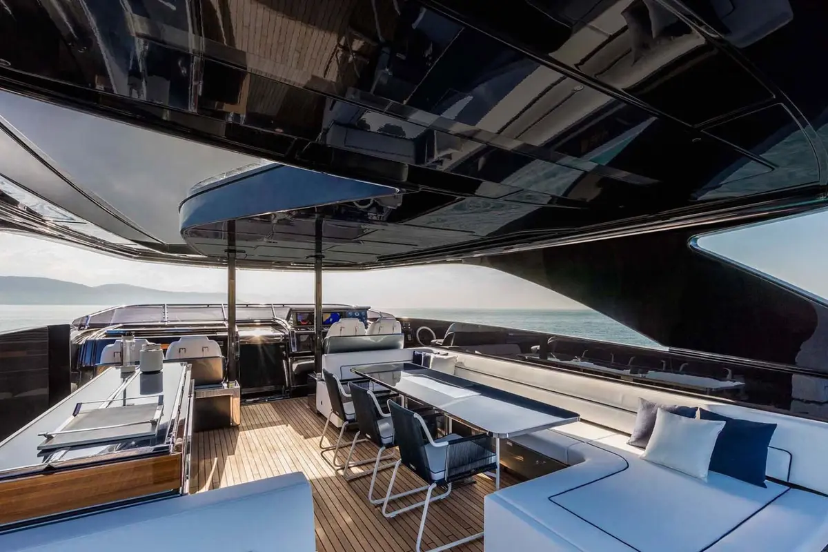 Riva 110, flybridge — Yacht Hire Saint-Tropez, Saint-Tropez. Riva 110 — 33m