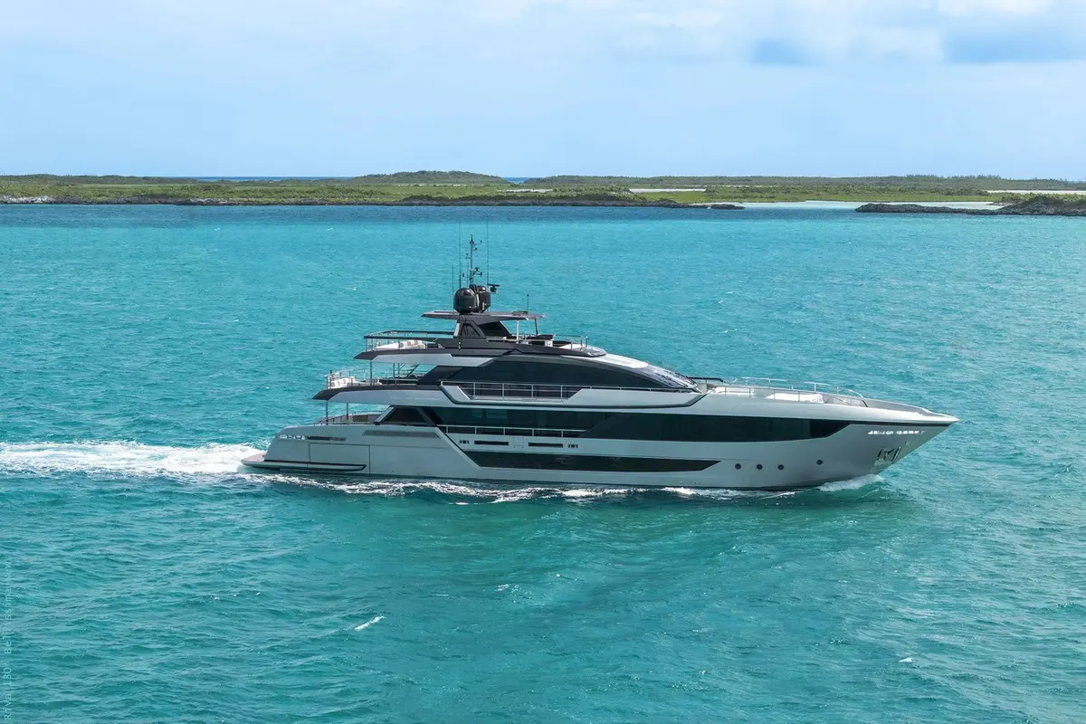 Riva 130, master cabin — Yacht Hire Saint-Tropez, Saint-Tropez. Riva 130 — 40m