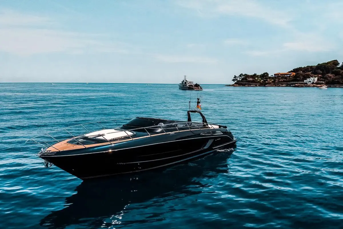 Riva 56 Rivale, salon — Yacht Hire Saint-Tropez, Saint-Tropez. Riva 56 Rivale — 17m