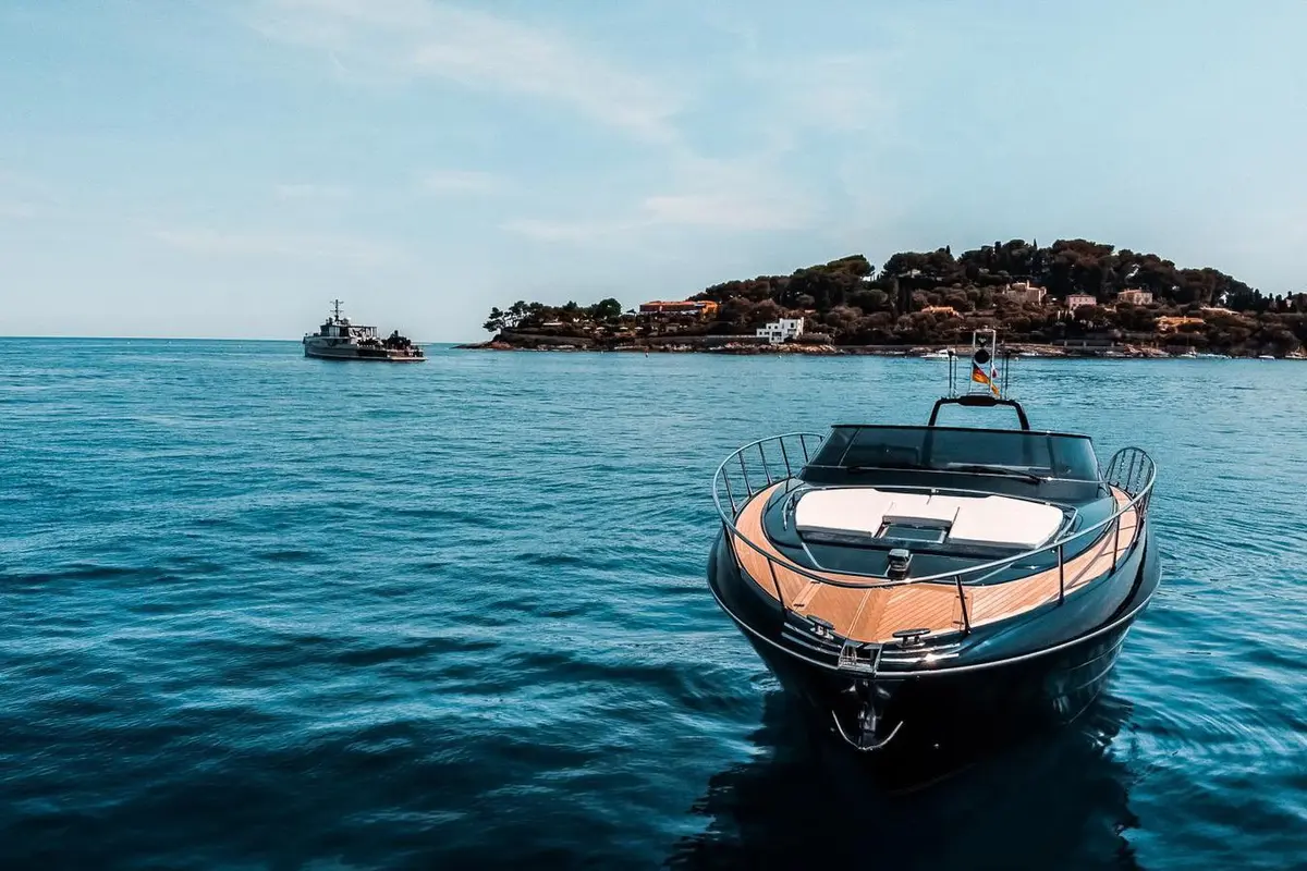 Riva 56 Rivale, master cabin — Yacht Hire Saint-Tropez, Saint-Tropez. Riva 56 Rivale — 17m