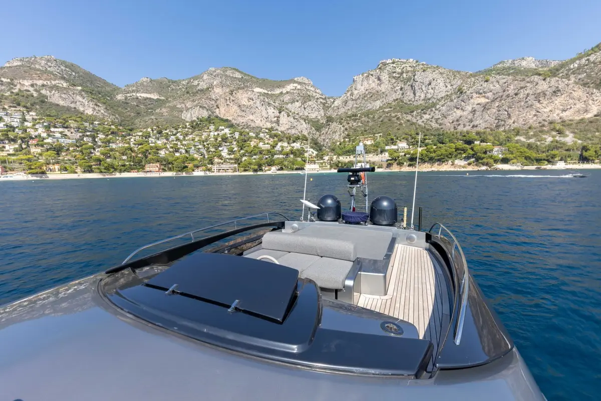 Riva 86 Domino, salon — Yacht Hire Saint-Tropez, Saint-Tropez. Riva 86 Domino — 26m
