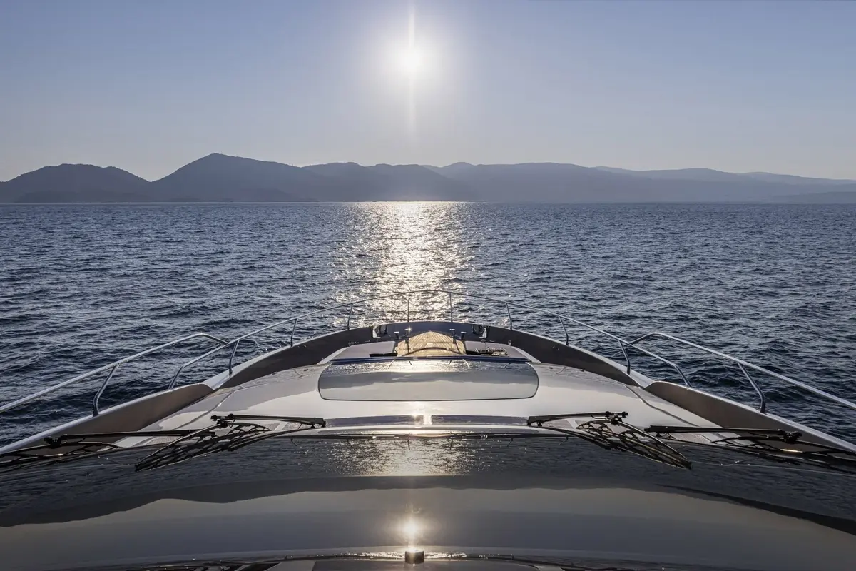 Riva 90, salon — Yacht Hire Saint-Tropez, Saint-Tropez. Riva 90 — 28.5m