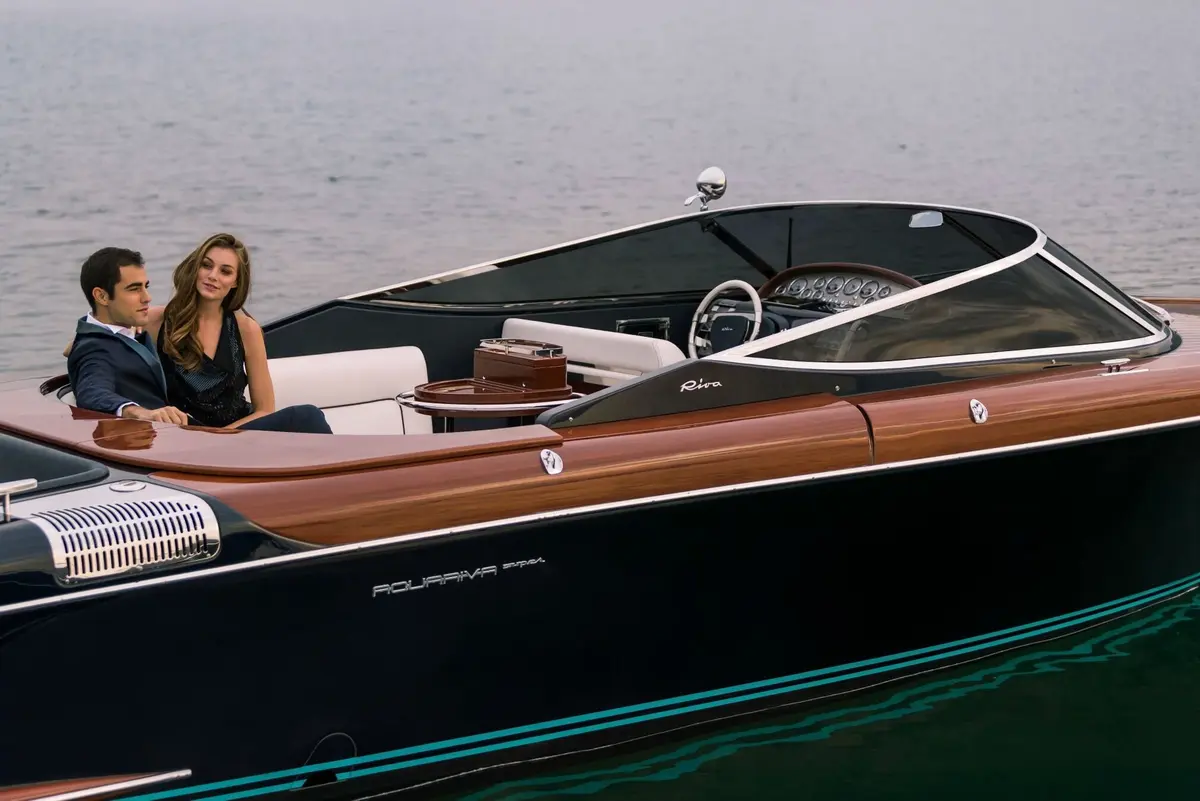 Riva Aquariva, pont principal — Yacht Hire Saint-Tropez, Saint-Tropez. Riva Aquariva — 10m