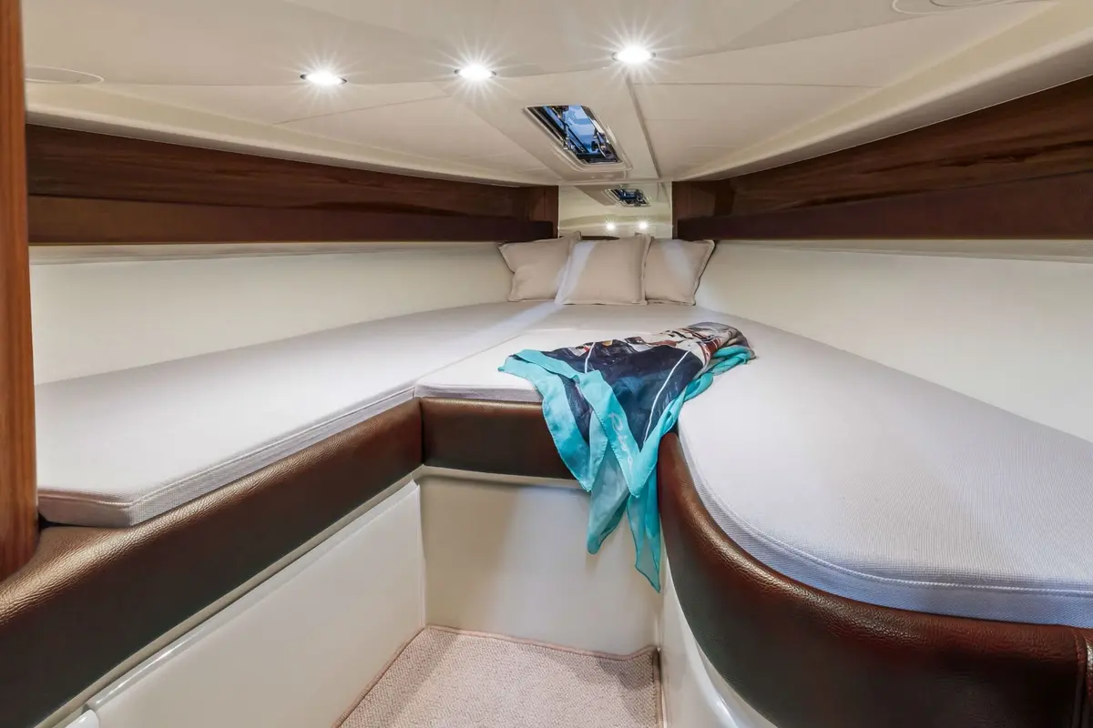Riva Aquariva, pont arrière — Yacht Hire Saint-Tropez, Saint-Tropez. Riva Aquariva — 10m