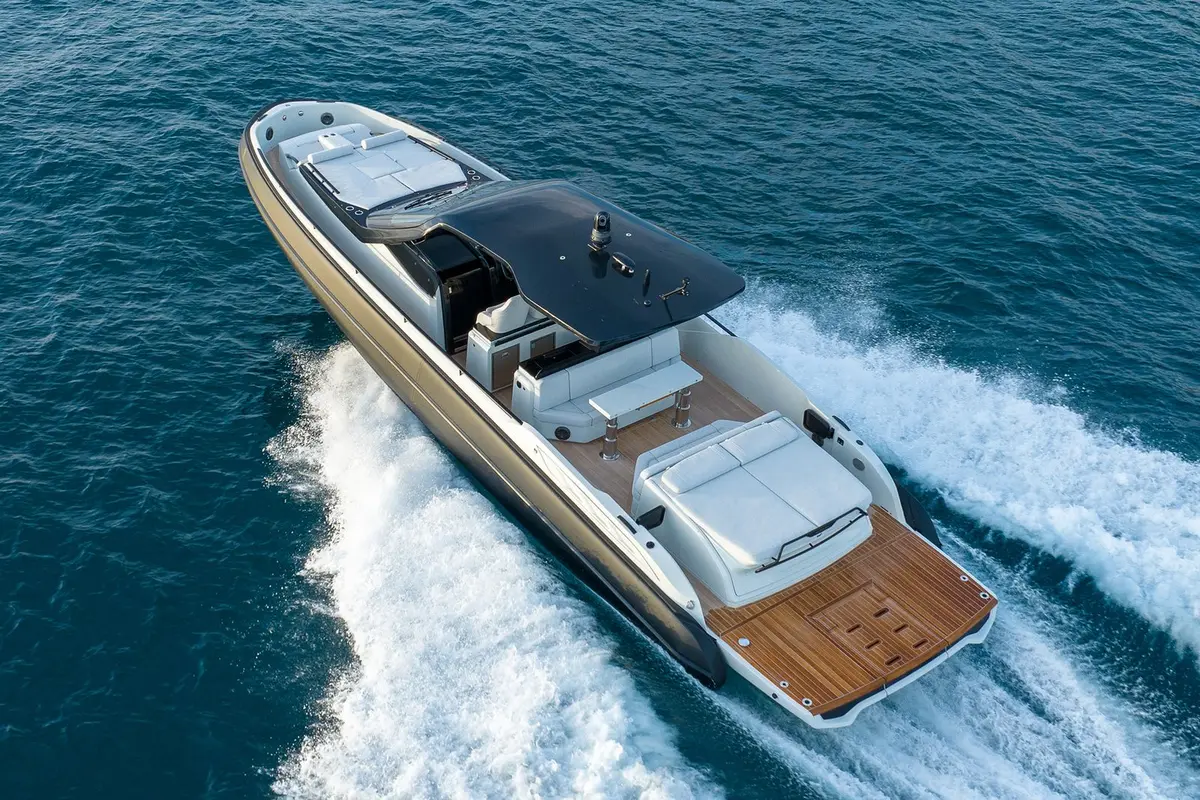 Sacs 47, cubierta principal — Yacht Hire Saint-Tropez, Saint-Tropez. Sacs 47 — 14m