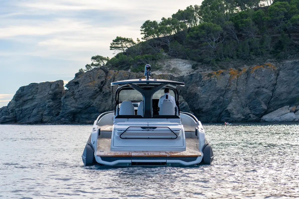 Sacs 47, cubierta de popa — Yacht Hire Saint-Tropez, Saint-Tropez. Sacs 47 — 14m