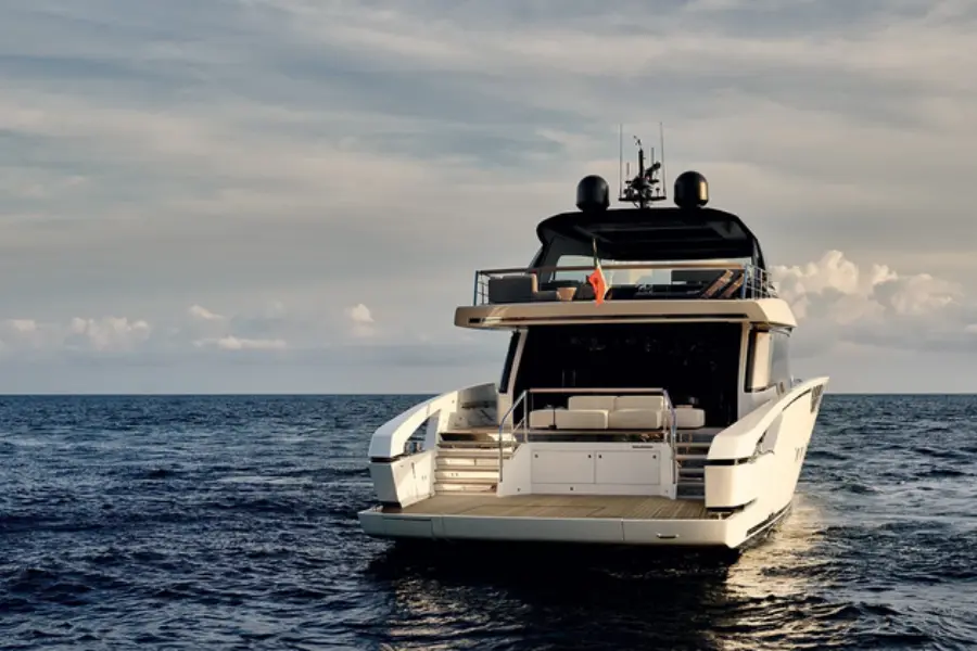 Sanlorenzo 112, cubierta de popa — Yacht Hire Saint-Tropez, Saint-Tropez. Sanlorenzo 112 — 34m