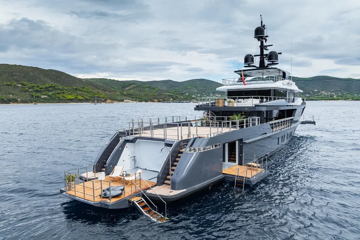 M, cubierta de popa — Yacht Hire Saint-Tropez, Saint-Tropez. M — 47m