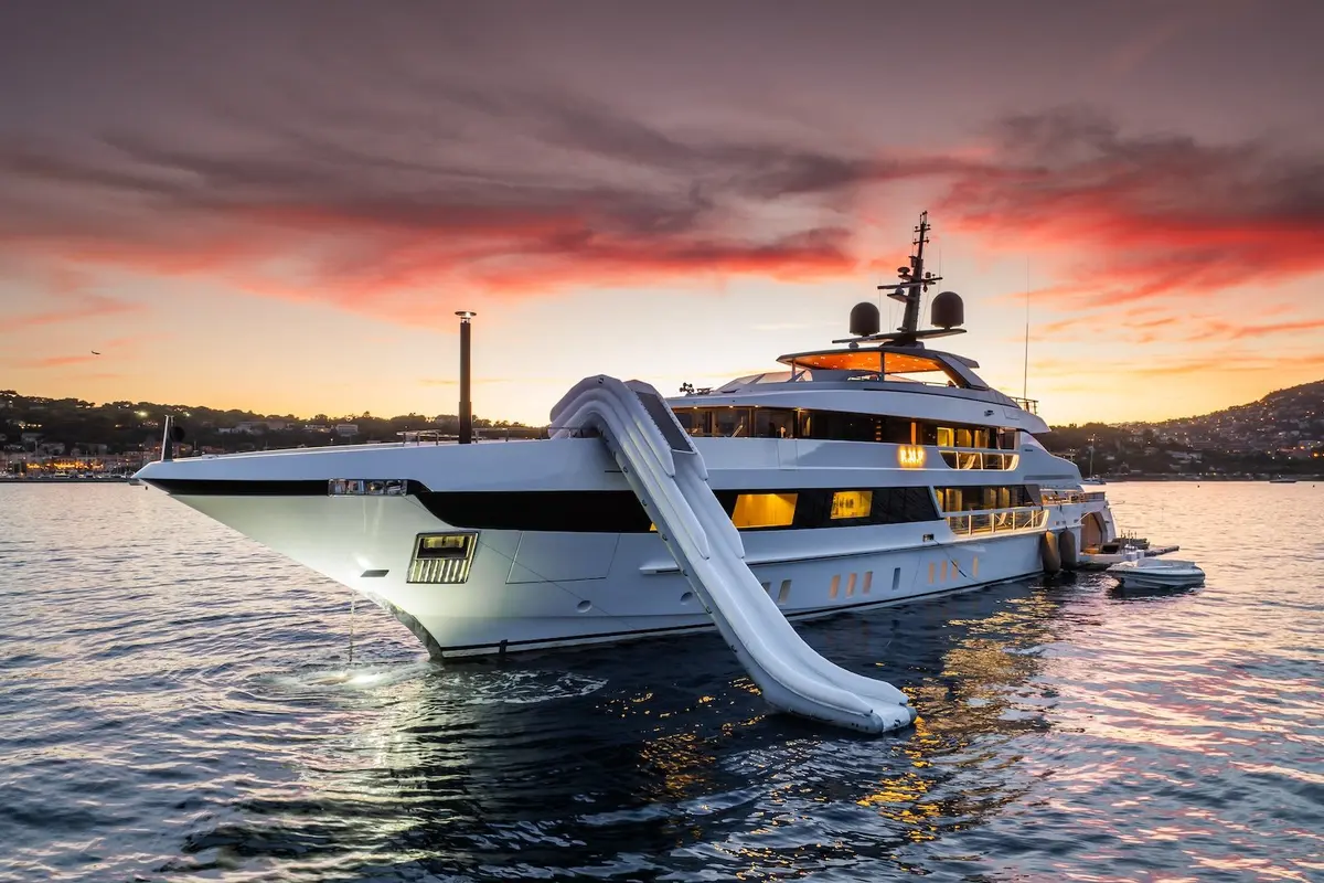 RMF, pont principal — Yacht Hire Saint-Tropez, Saint-Tropez. RMF — 52m