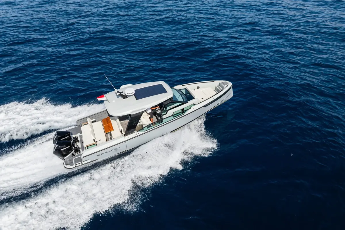 Saxdor 320, salon — Yacht Hire Saint-Tropez, Saint-Tropez. Saxdor 320 — 10m
