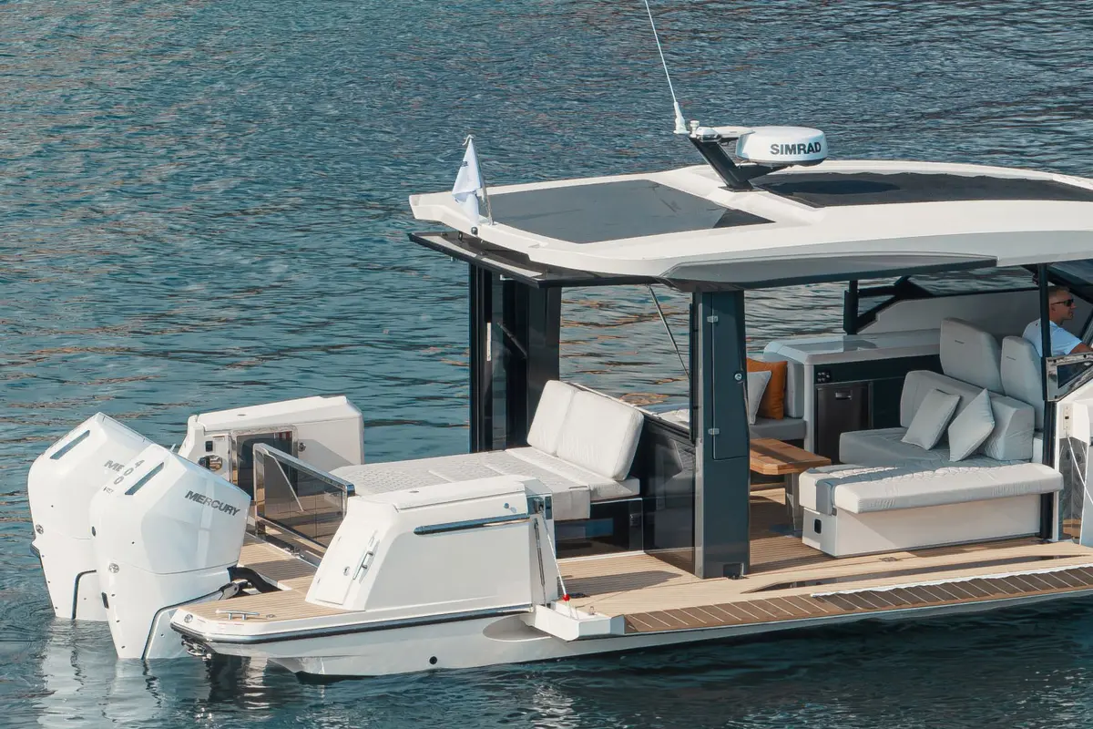 Saxdor 400 GTO, salon — Yacht Hire Saint-Tropez, Saint-Tropez. Saxdor 400 GTO — 12.4m