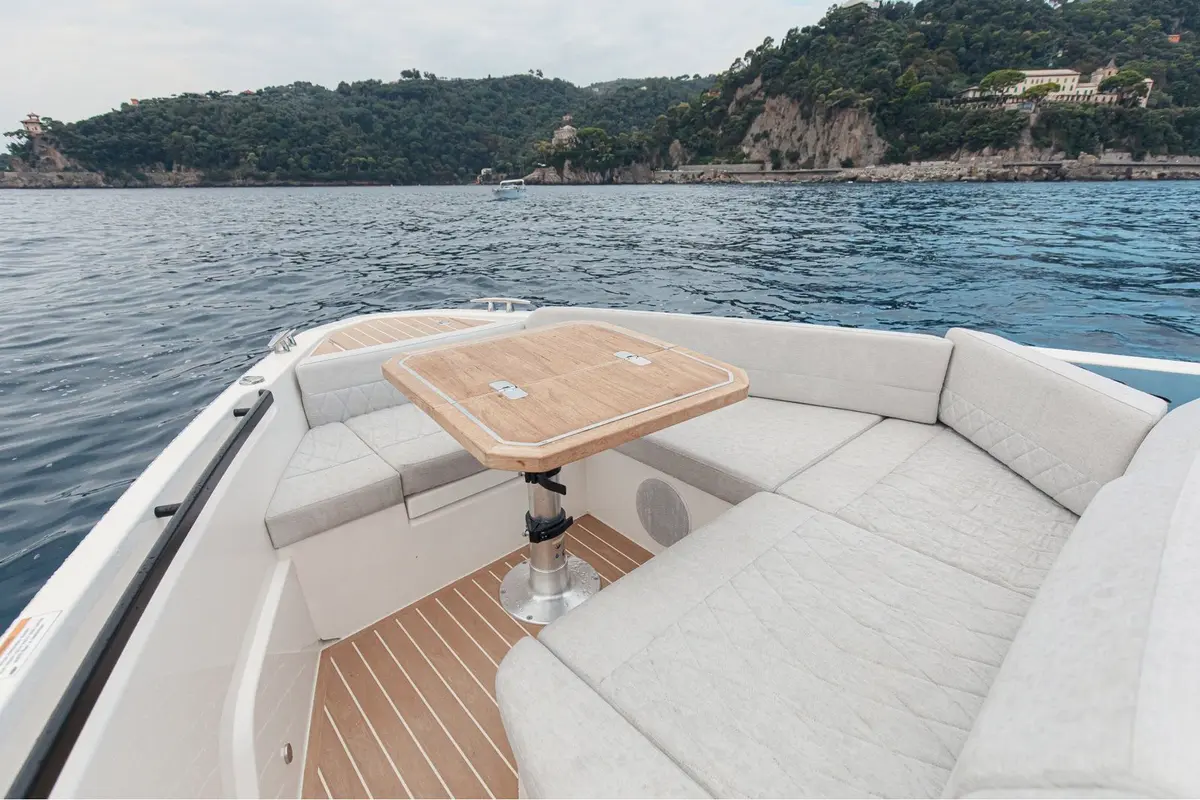 Saxdor 400 GTO, master cabin — Yacht Hire Saint-Tropez, Saint-Tropez. Saxdor 400 GTO — 12.4m