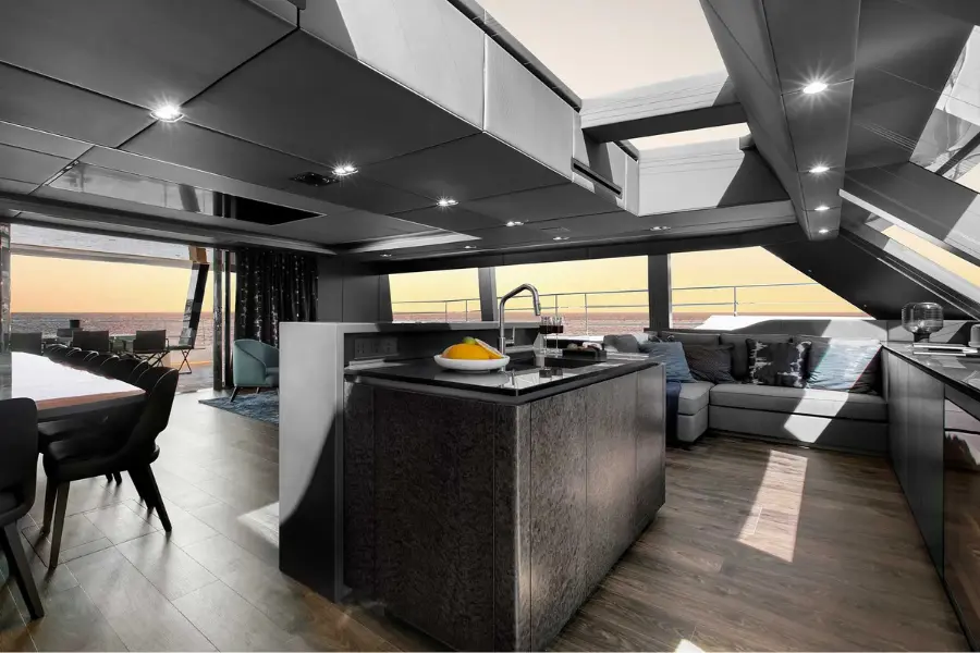 Sunreef 80, camarote principal — Yacht Hire Saint-Tropez, Saint-Tropez. Sunreef 80 — 23.9m