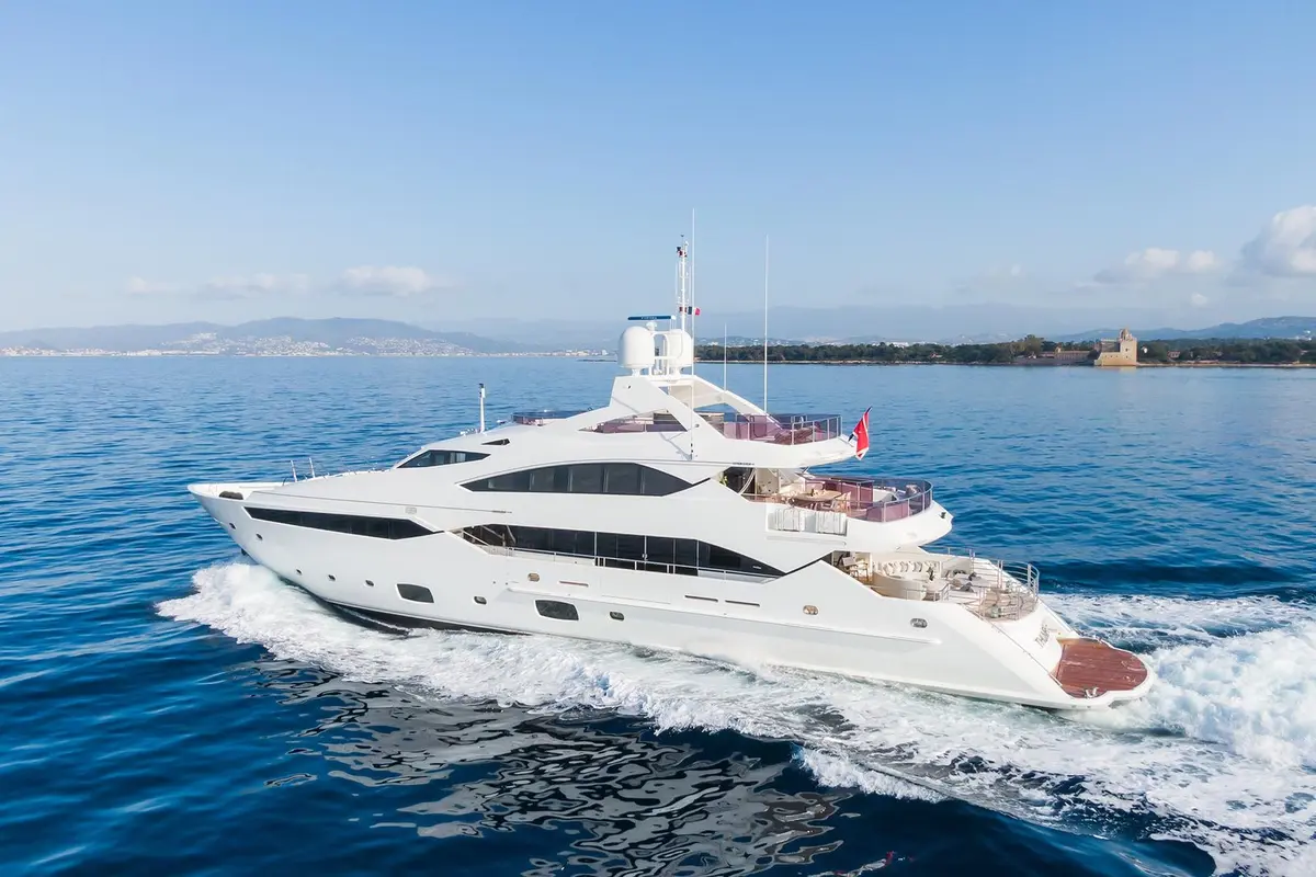 Thumper, master cabin — Yacht Hire Saint-Tropez, Saint-Tropez. Thumper — 40m