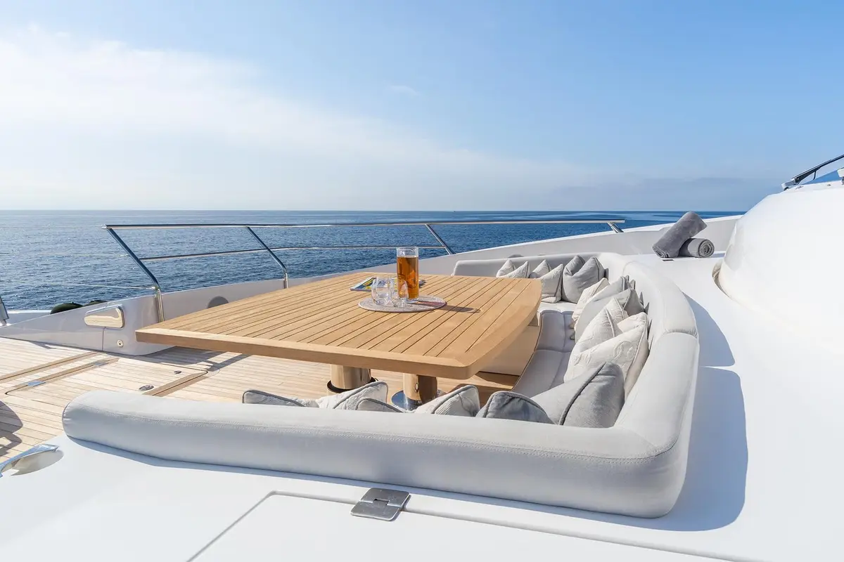 Thumper, flybridge — Yacht Hire Saint-Tropez, Saint-Tropez. Thumper — 40m