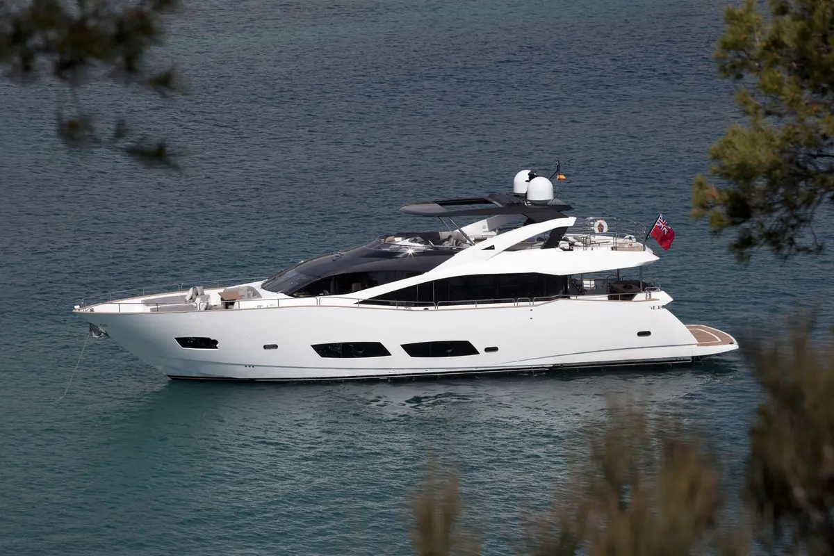 Sunseeker 28, pont arrière — Yacht Hire Saint-Tropez, Saint-Tropez. Sunseeker 28 — 28m