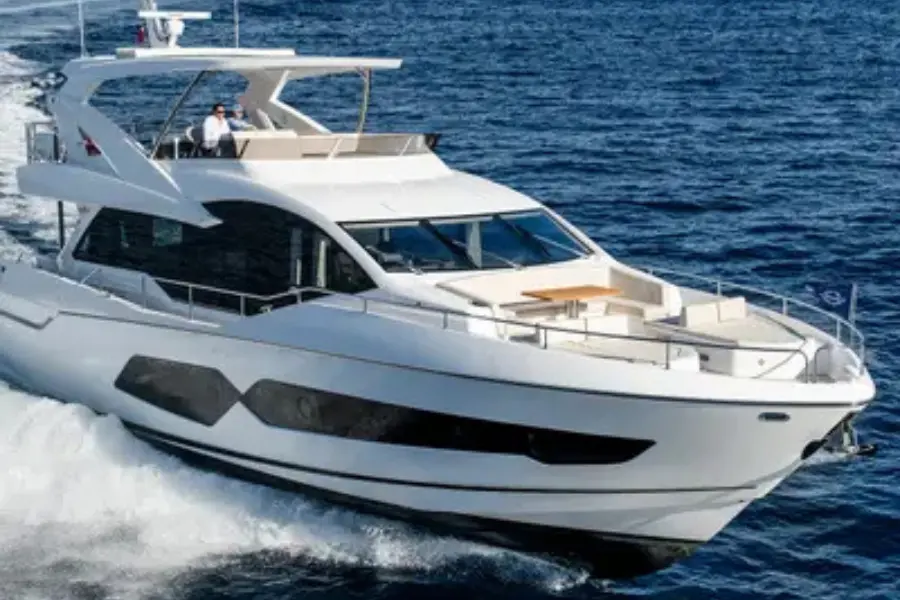 Sunseeker 76, main deck — Yacht Hire Saint-Tropez, Saint-Tropez. Sunseeker 76 — 23m