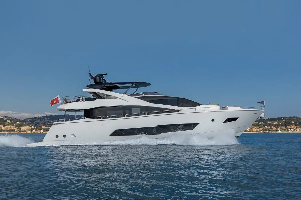 Sunseeker 86, extérieur — Yacht Hire Saint-Tropez, Saint-Tropez. Sunseeker 86 — 3m