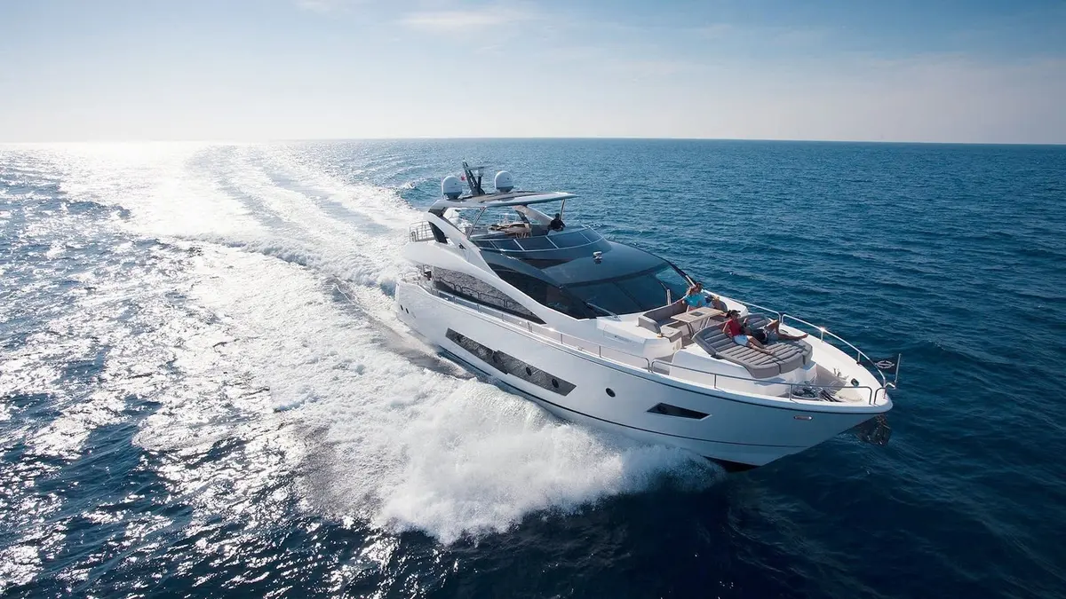 Sunseeker 86, pont principal — Yacht Hire Saint-Tropez, Saint-Tropez. Sunseeker 86 — 3m