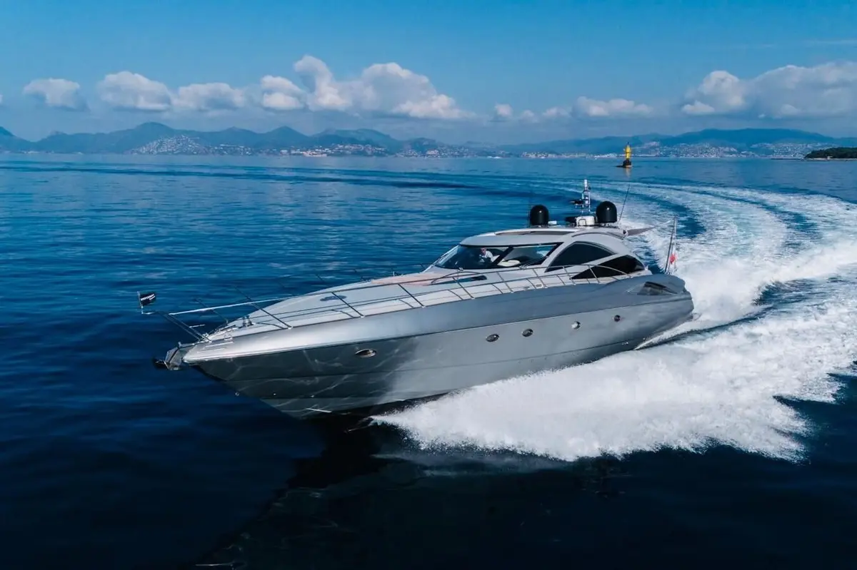 Sunseeker Predator 68, exterior — Yacht Hire Saint-Tropez, Saint-Tropez. Sunseeker Predator 68 — 20m