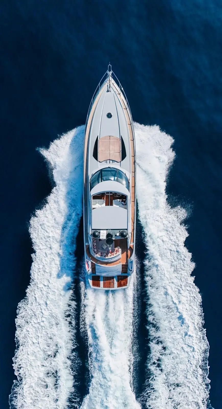 Sunseeker Predator 68, main deck — Yacht Hire Saint-Tropez, Saint-Tropez. Sunseeker Predator 68 — 20m