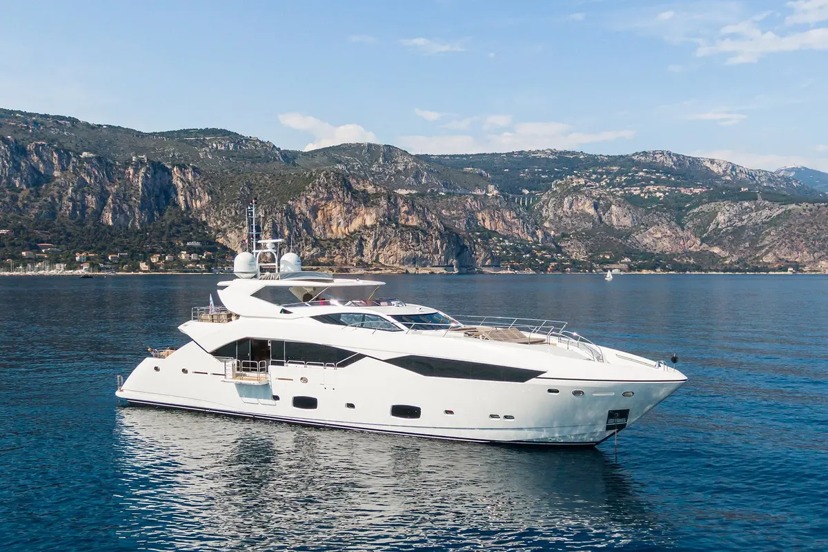 Sunseeker 115, aft deck — Yacht Hire Saint-Tropez, Saint-Tropez. Sunseeker 115 — 35m