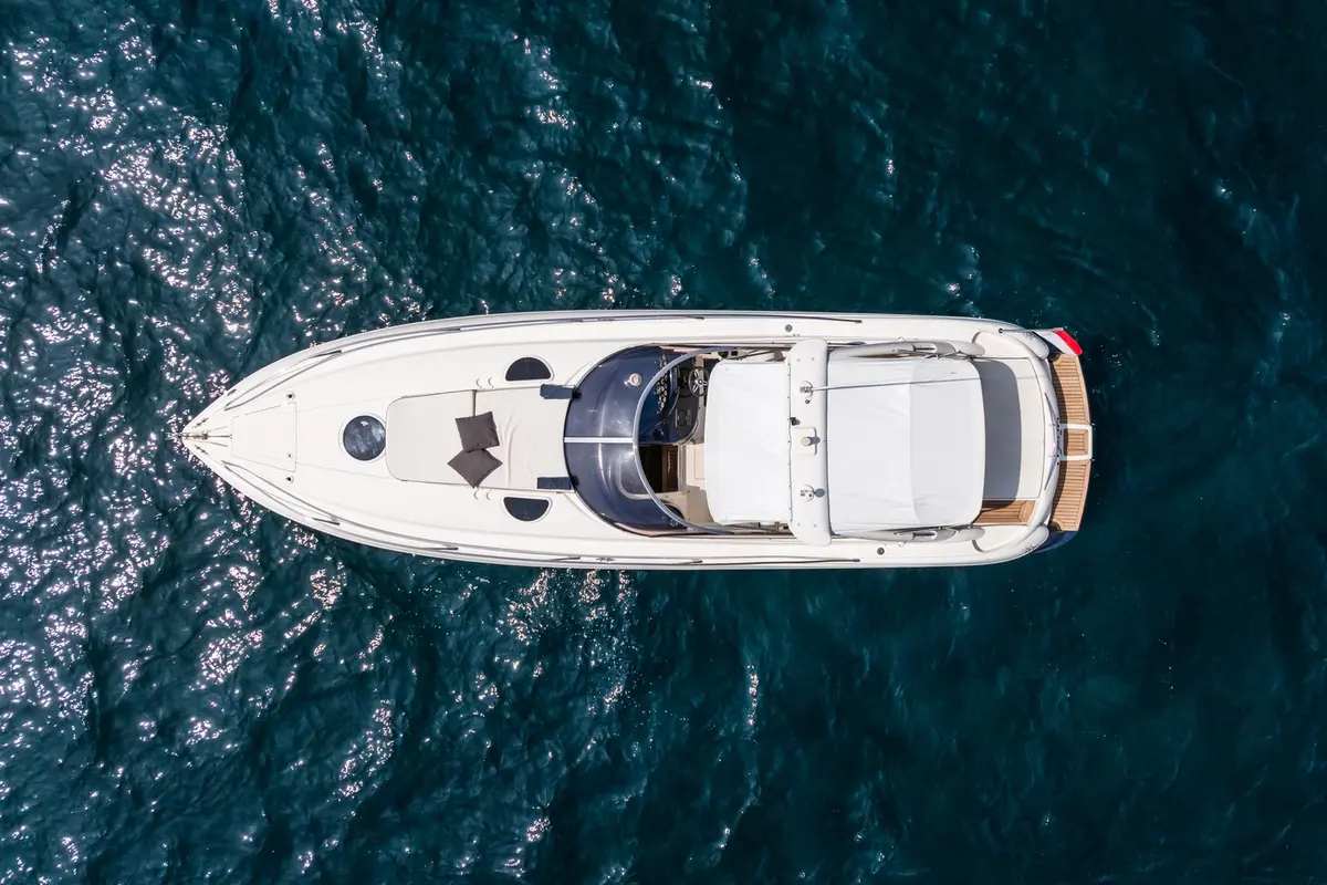 Superhawk 34, aft deck — Yacht Hire Saint-Tropez, Saint-Tropez. Superhawk 34 — 11m