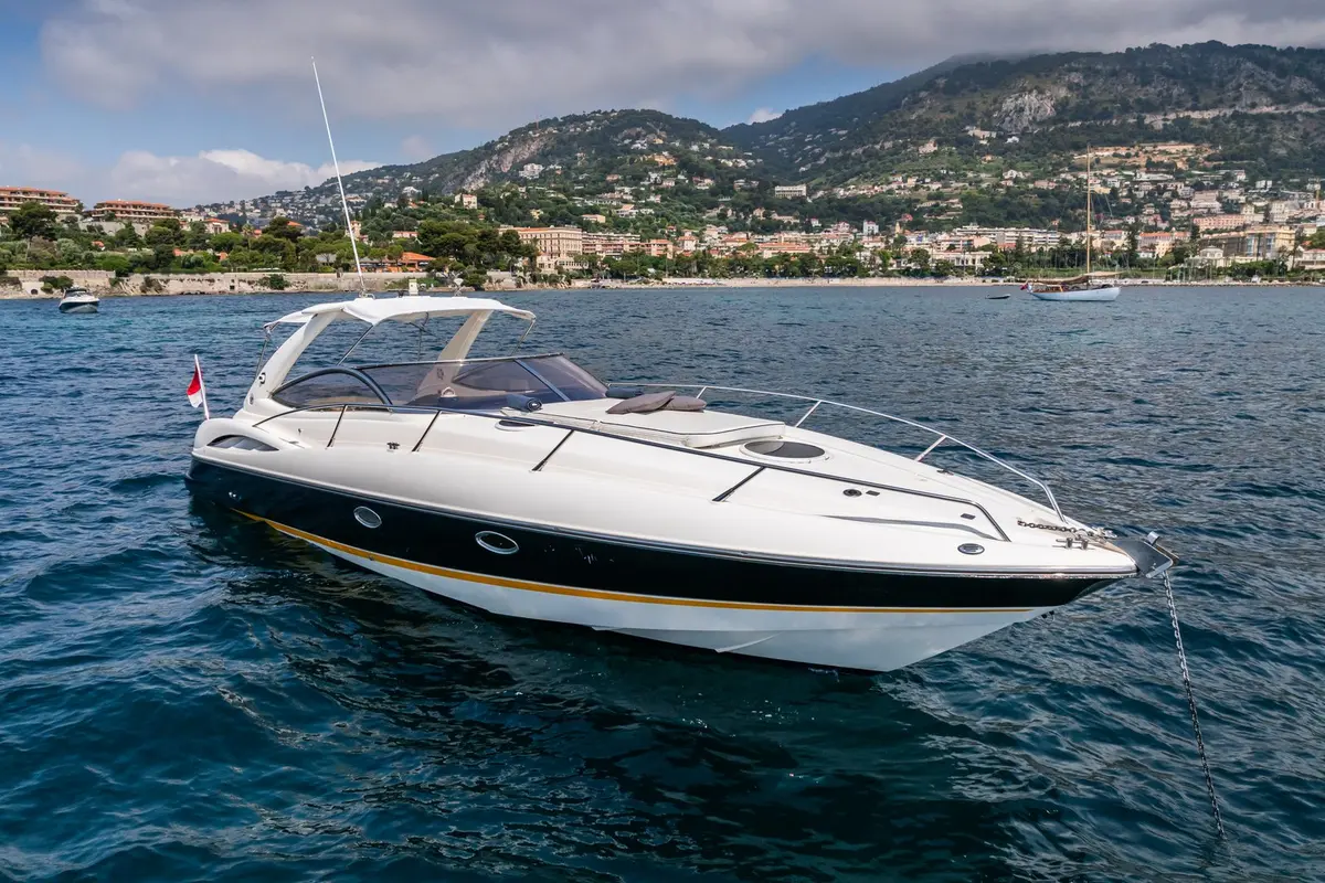Superhawk 34, master cabin — Yacht Hire Saint-Tropez, Saint-Tropez. Superhawk 34 — 11m