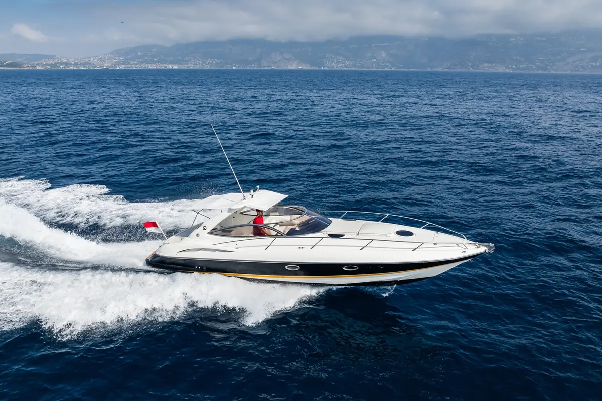Superhawk 34, flybridge — Yacht Hire Saint-Tropez, Saint-Tropez. Superhawk 34 — 11m