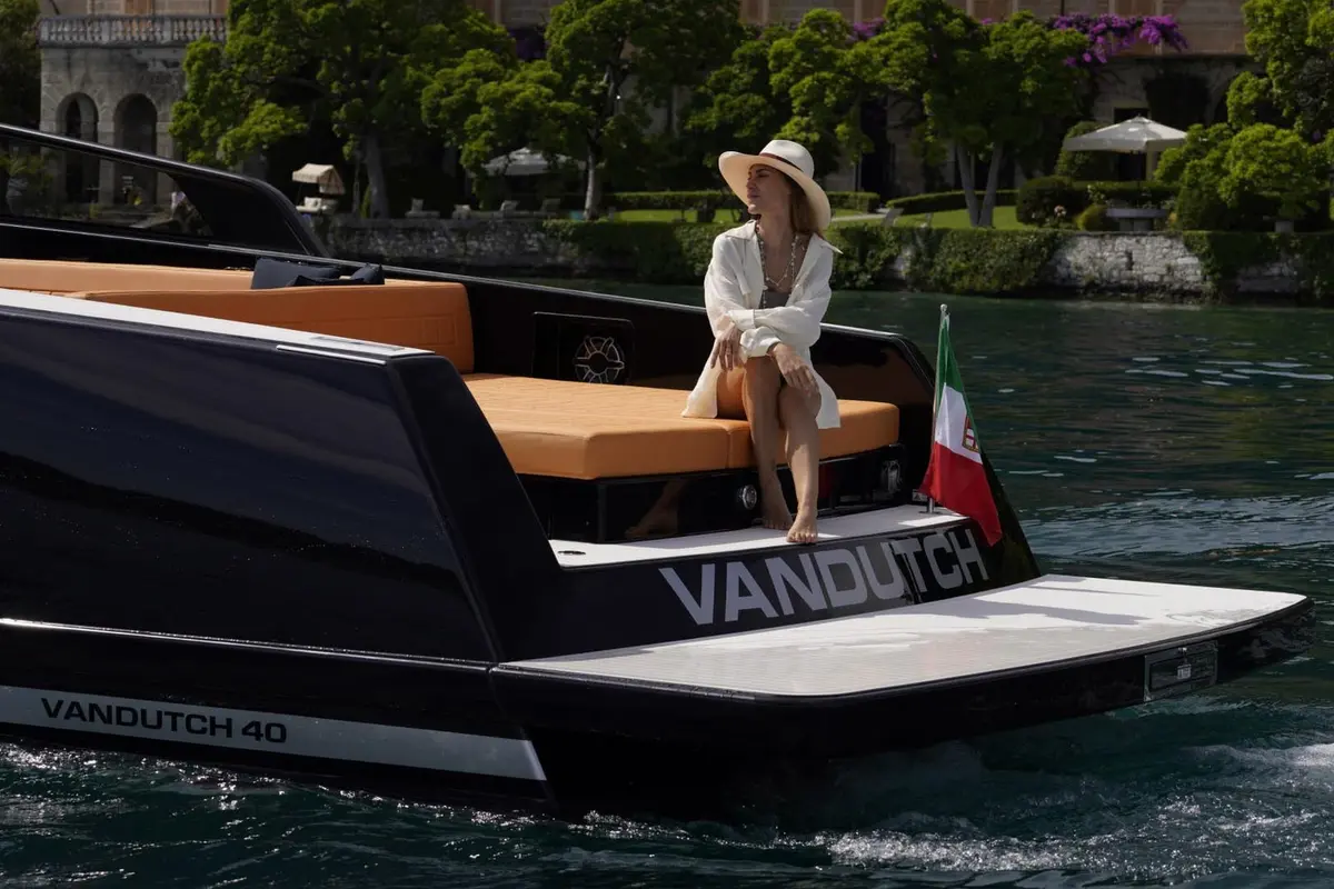 VanDutch 40, salon — Yacht Hire Saint-Tropez, Saint-Tropez. VanDutch 40 — 12m