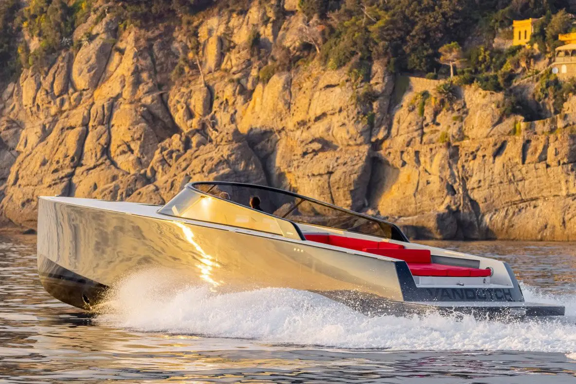 Vandutch 48, exterior — Yacht Hire Saint-Tropez, Saint-Tropez. A low, fast line along the Gulf