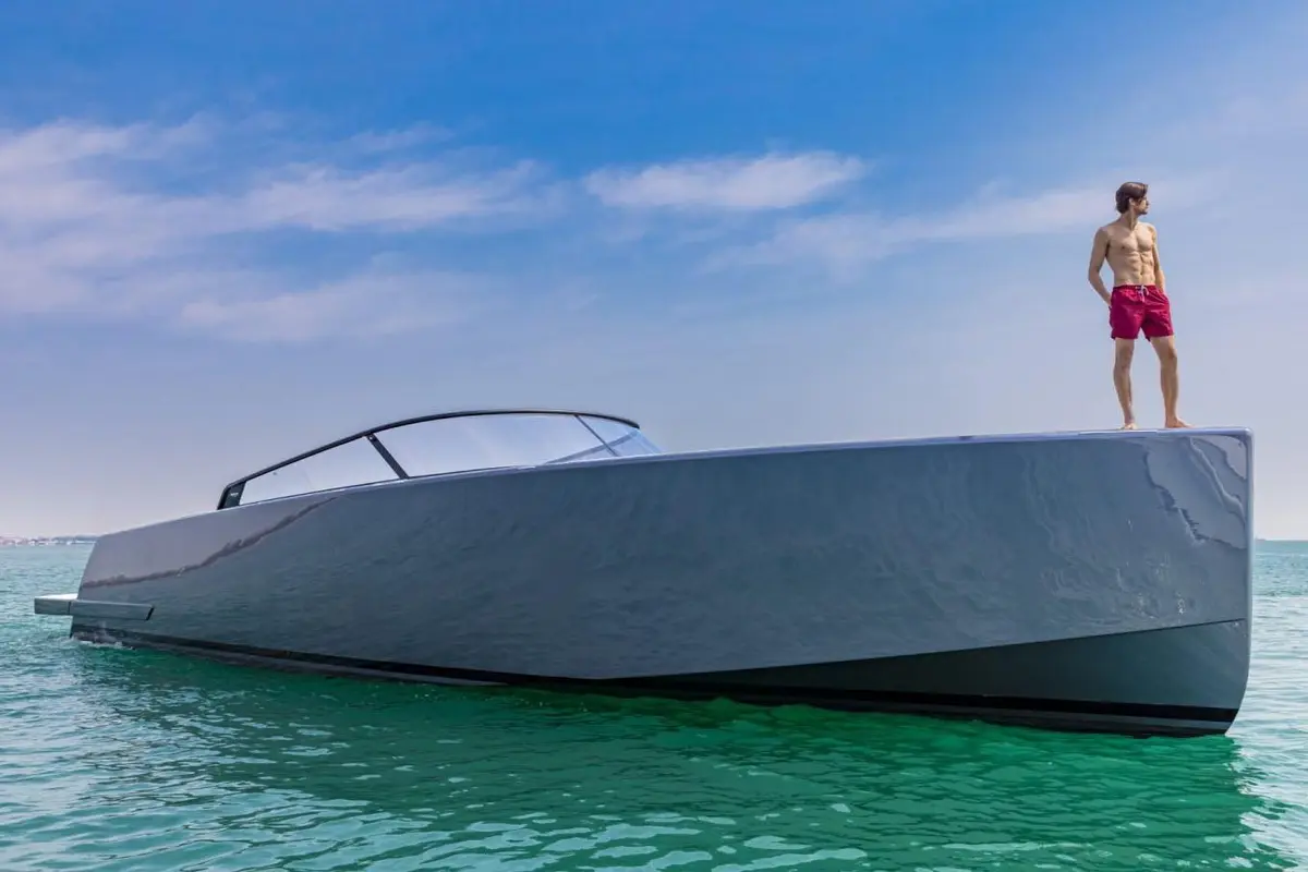 Vandutch 55, master cabin — Yacht Hire Saint-Tropez, Saint-Tropez. Vandutch 55 — 16m