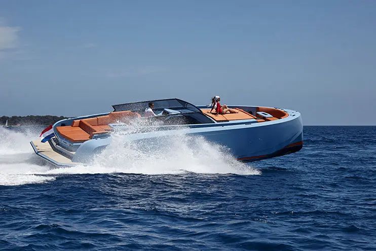 Vanquish VQ60, main deck — Yacht Hire Saint-Tropez, Saint-Tropez. Vanquish VQ60 — 18.3m