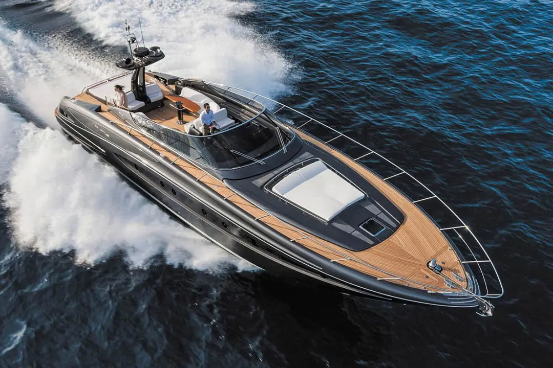 Virtus 63, cubierta principal — Yacht Hire Saint-Tropez, Saint-Tropez. Virtus 63 — 19m