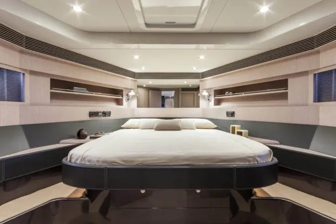 Virtus 63, camarote principal — Yacht Hire Saint-Tropez, Saint-Tropez. Virtus 63 — 19m