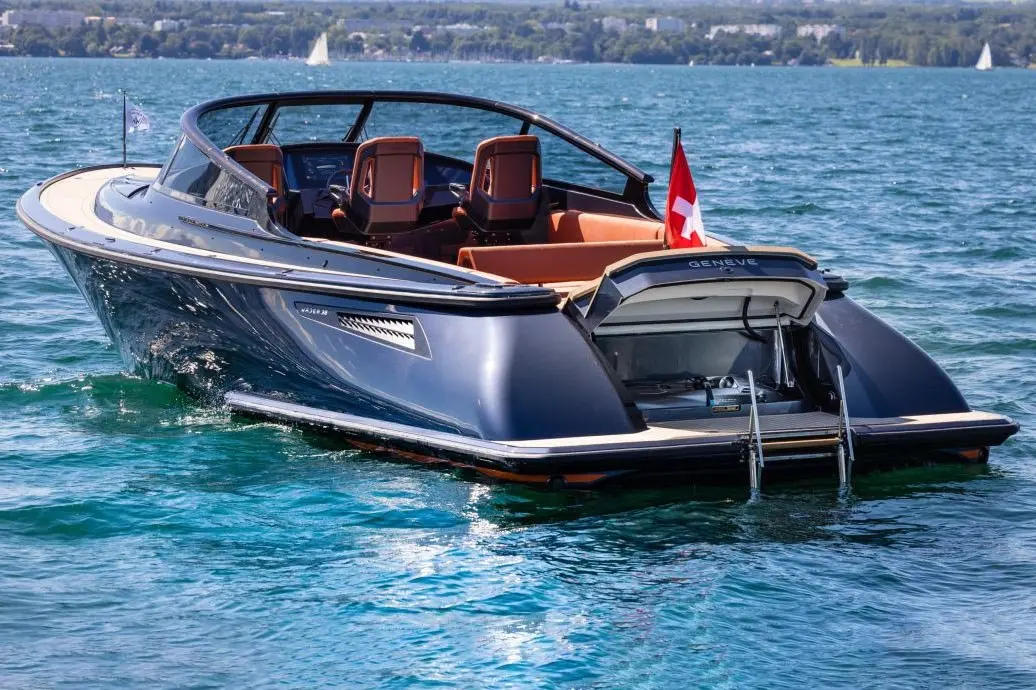 Wajer 38, aft deck — Yacht Hire Saint-Tropez, Saint-Tropez. Wajer 38 — 11.3m