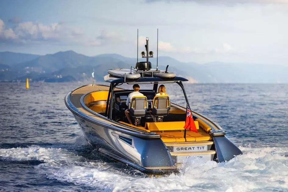 Wajer 38S, salon — Yacht Hire Saint-Tropez, Saint-Tropez. Wajer 38S — 11m