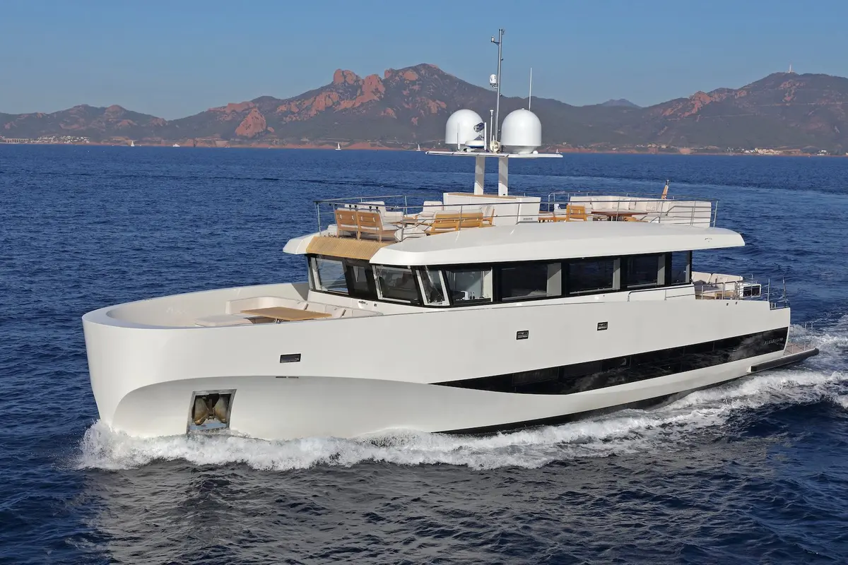 WallyAce 26, cubierta de popa — Yacht Hire Saint-Tropez, Saint-Tropez. WallyAce 26 — 26m